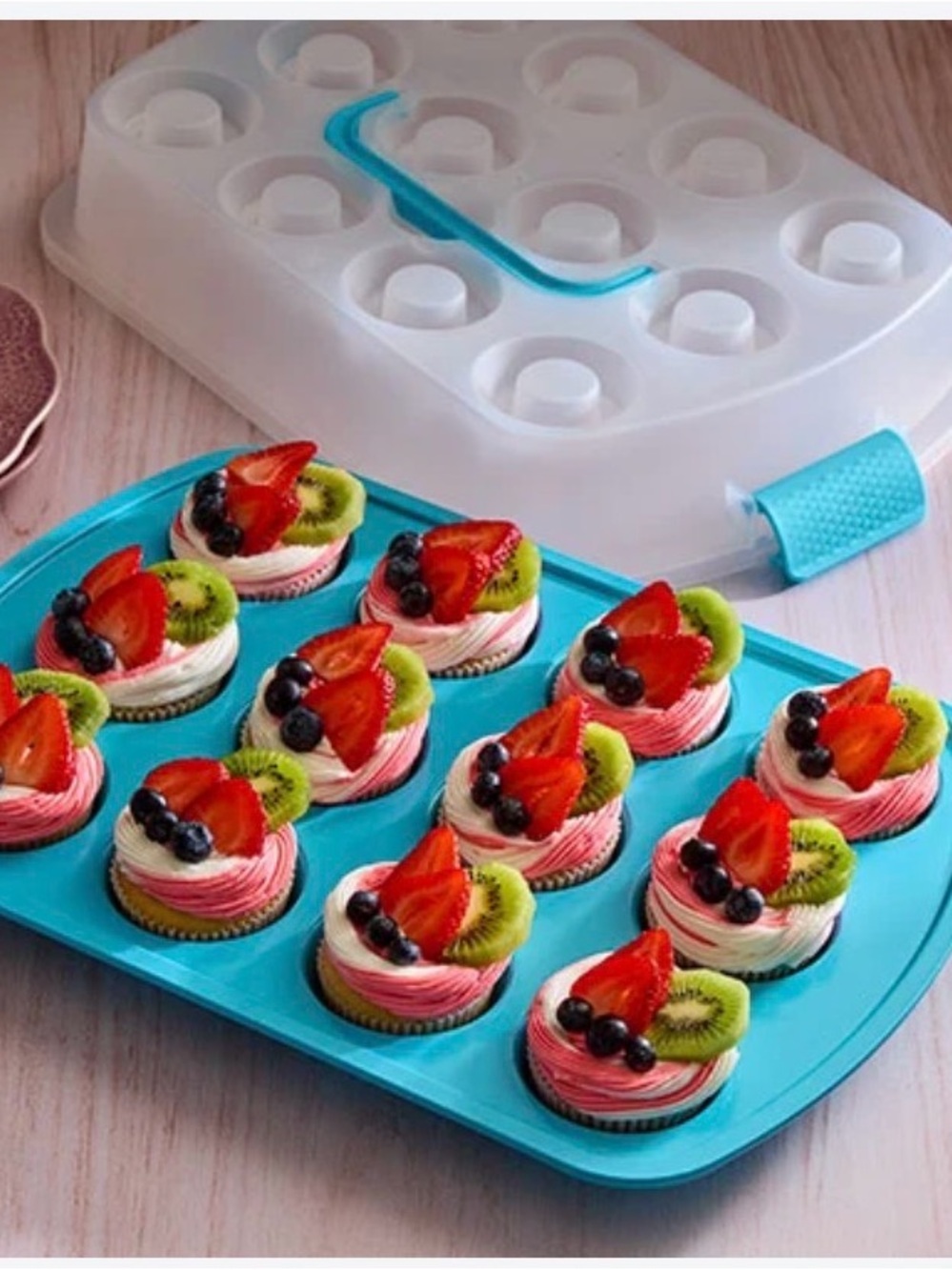 Pampered Chef Turquoise 12-Cup Muffin Pan with Frosted Lid